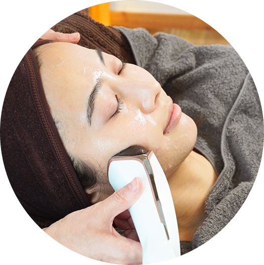 豊中市の駅近サロン『ミラクル』でまつ毛カールやハイフによる肌悩み改善メニューをぜひお試しください。